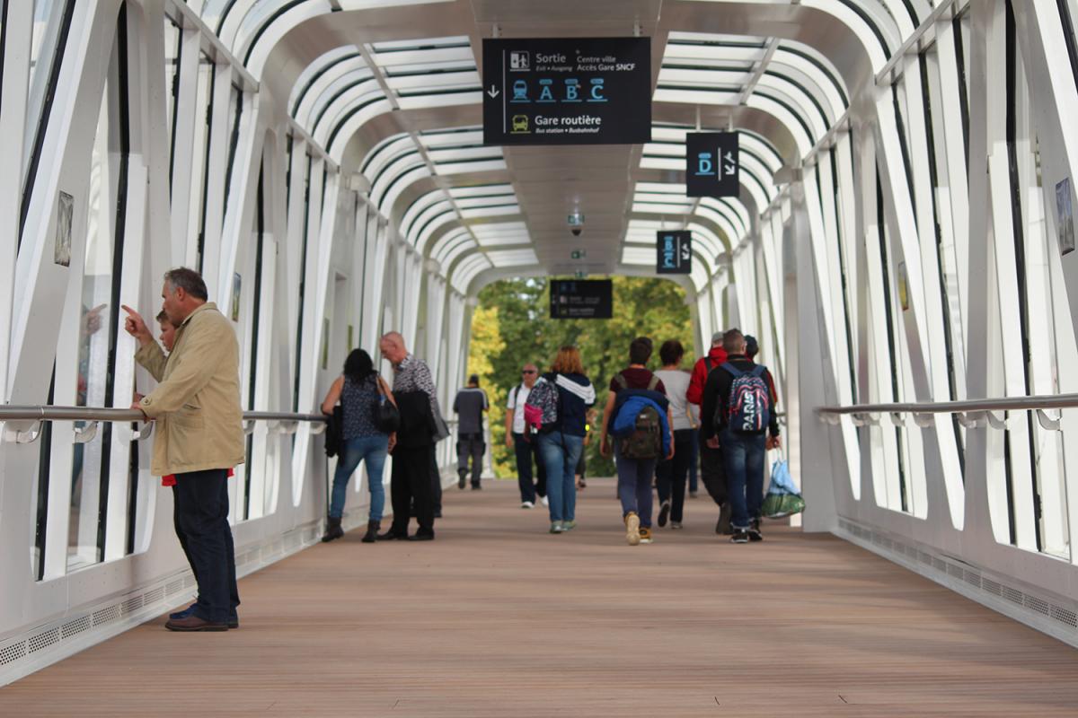 Vue intérieur du passe quartier du Pôle gare