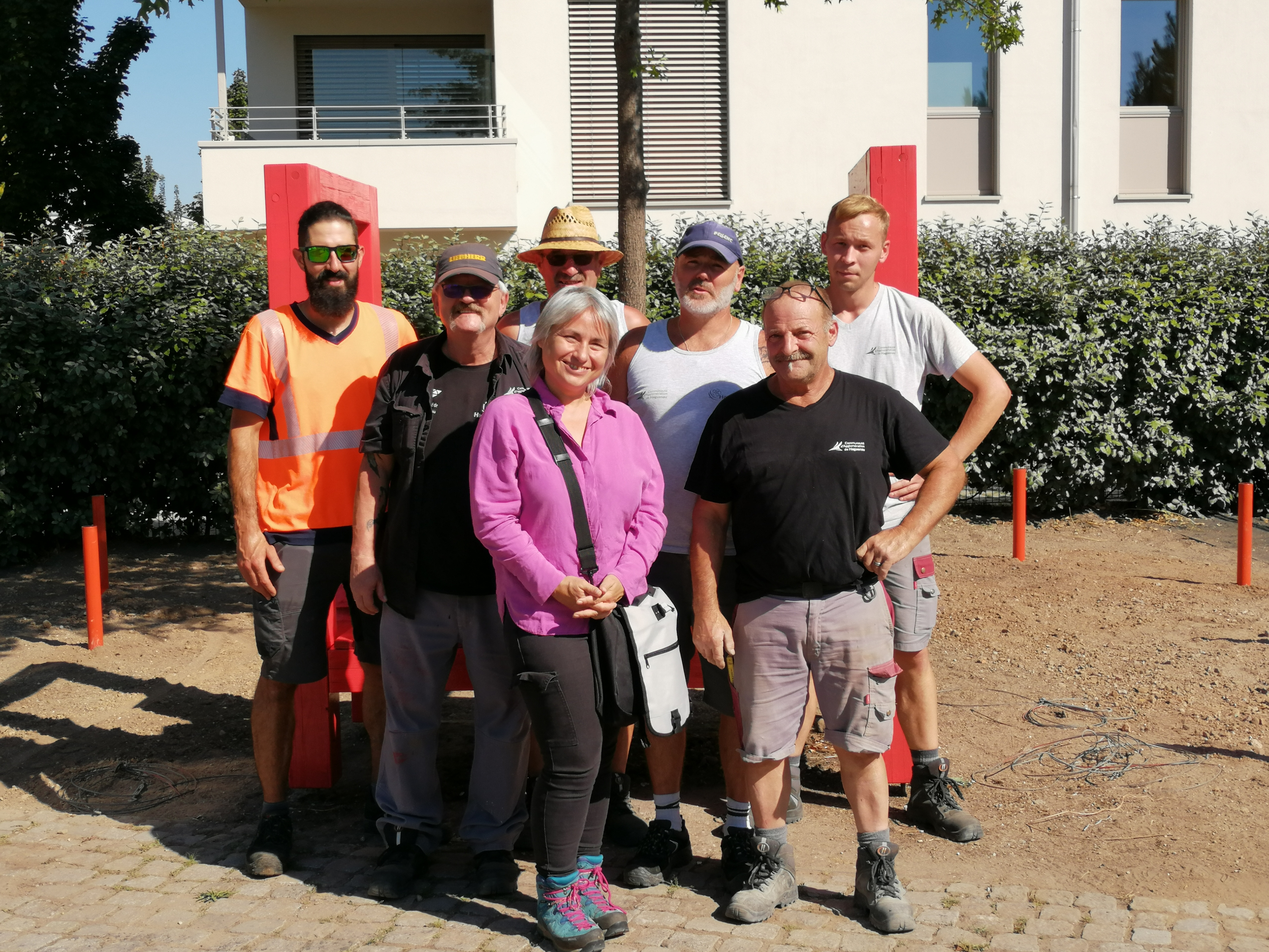 Les agents de la Ville participe à la rénovation du jardin